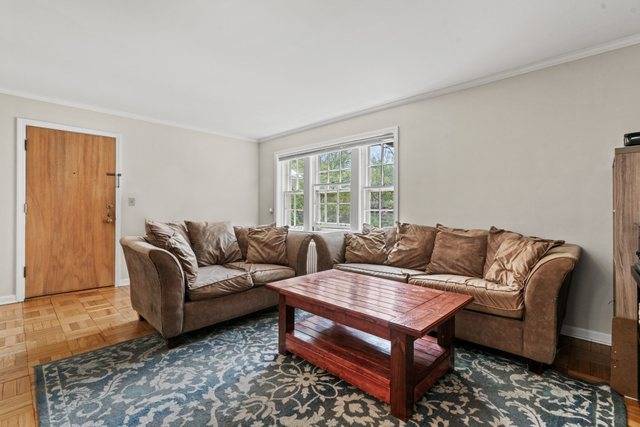 Evanston, IL 60201,2713 Central Street #1W