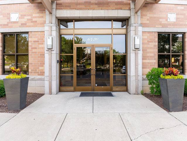 Woodridge, IL 60517,6420 Double Eagle Drive #314