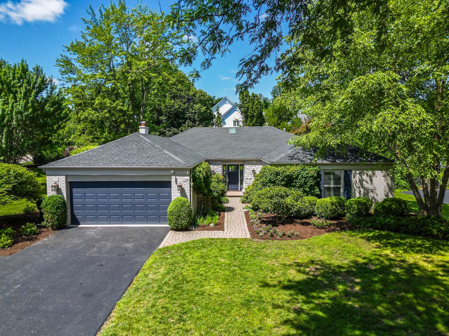 701 Stonegate Road, Libertyville, IL 60048