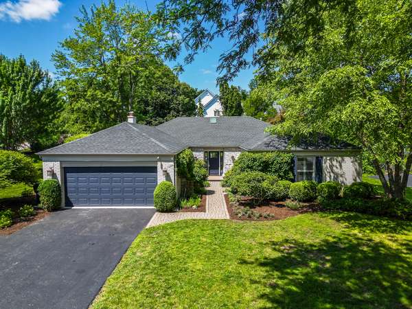 701 Stonegate Road, Libertyville, IL 60048