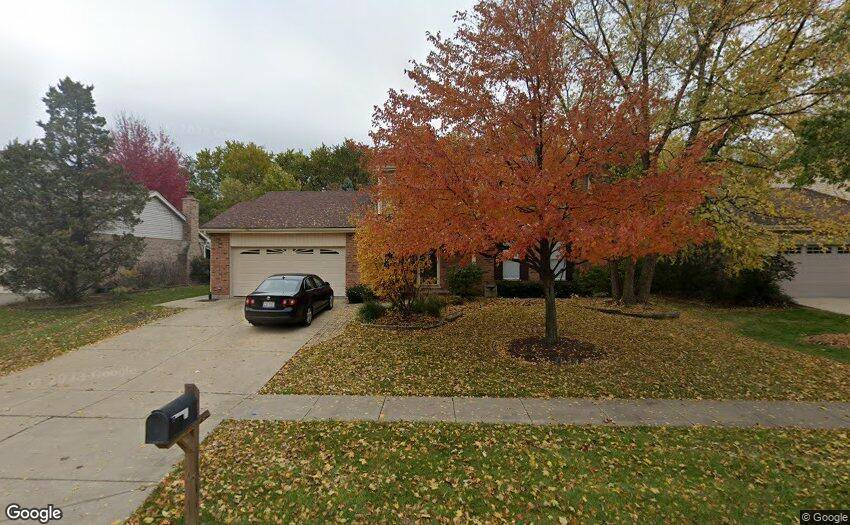8221 Meadowwood Avenue, Woodridge, IL 60517
