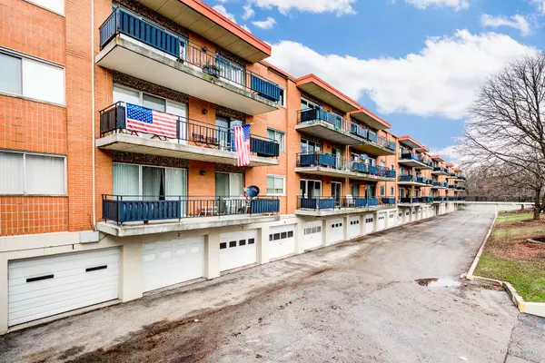 Homewood, IL 60430,940 Holbrook Road #33B