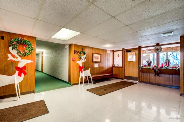 Homewood, IL 60430,940 Holbrook Road #33B