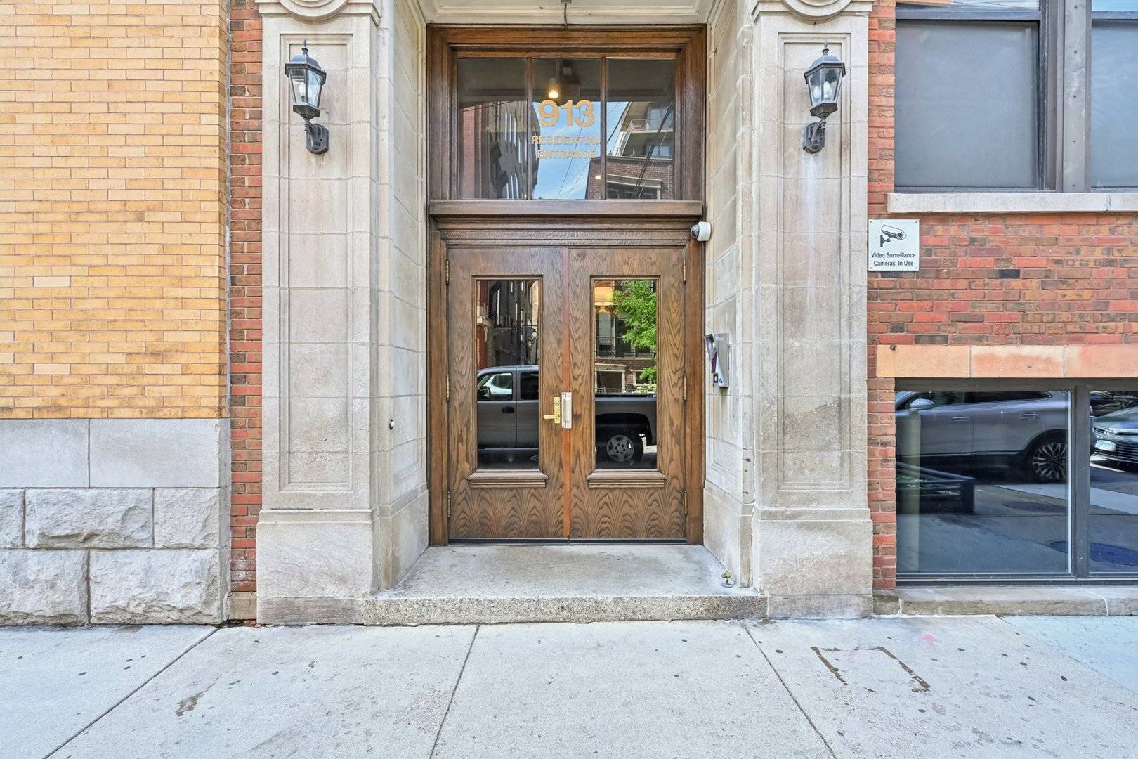 Chicago, IL 60607,913 W Van Buren Street #5H