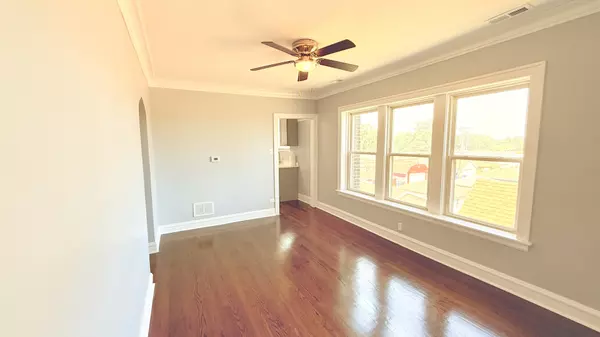 Chicago, IL 60617,10638 S Avenue C Avenue #3