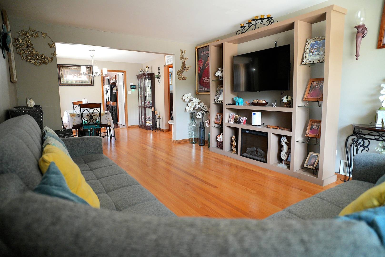 Berkeley, IL 60163,1428 1/2 N ASHBEL Avenue