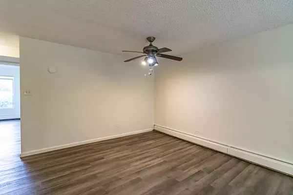 Vernon Hills, IL 60061,1002 Centurion Lane #2