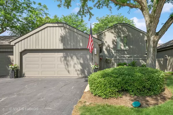 436 Shoreline Road, Lake Barrington, IL 60010