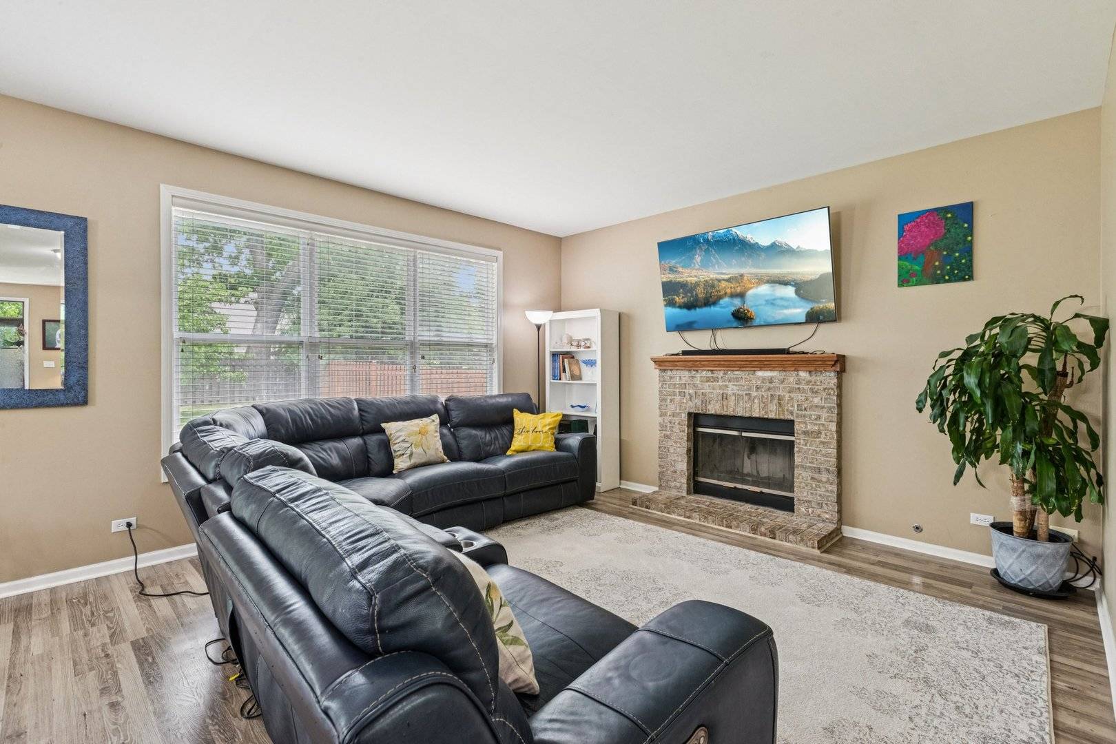 Round Lake, IL 60073,1885 W Greenleaf Court