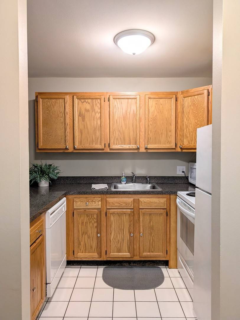 Lisle, IL 60532,5830 Oakwood Drive #4D