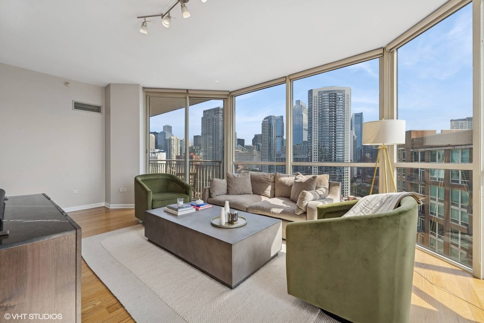 Chicago, IL 60654,645 N Kingsbury Street #2002