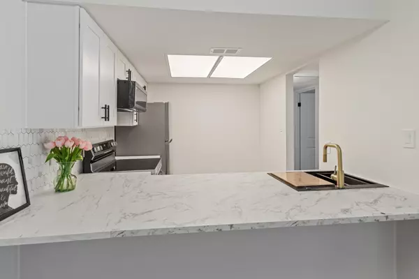 Homewood, IL 60430,830 Elder Road #B104