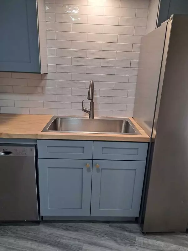 Lansing, IL 60438,2304 Holiday Terrace #303