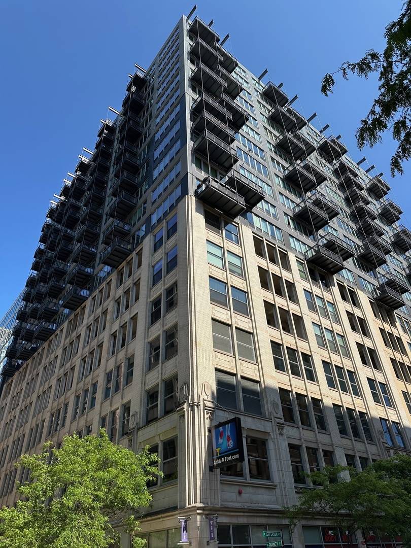 565 W Quincy Street #604, Chicago, IL 60661