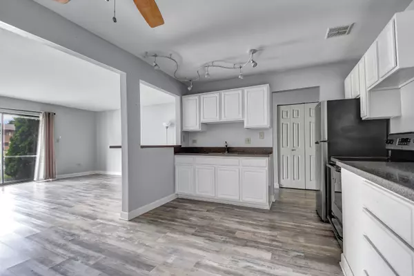 Darien, IL 60561,7410 Brookdale Drive #115