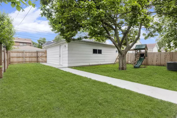 Skokie, IL 60077,4943 Fairview Lane