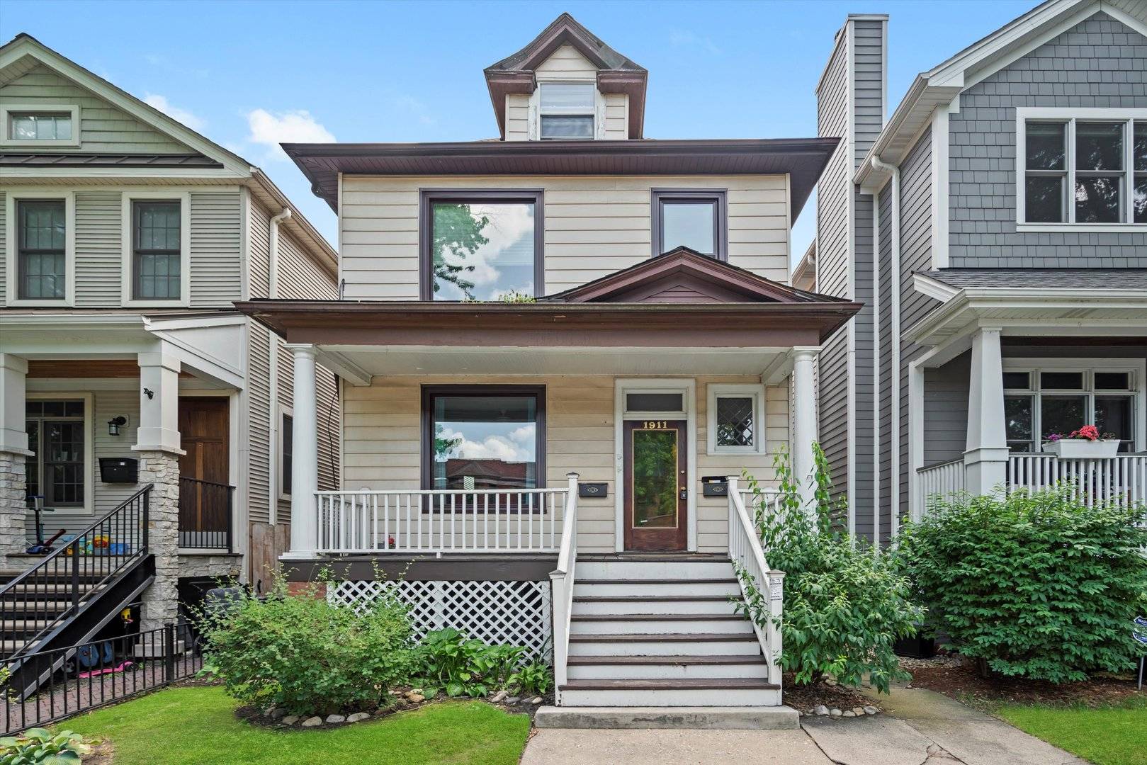 1911 W Newport Avenue #2, Chicago, IL 60657