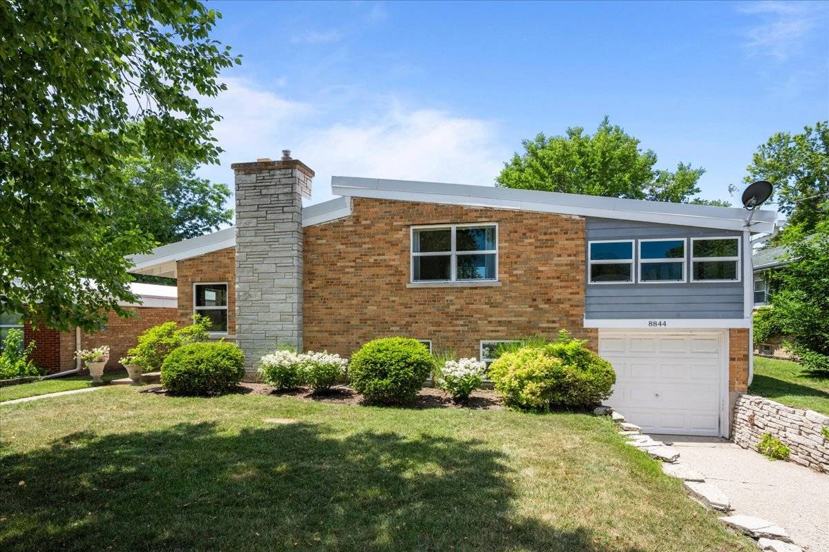 Skokie, IL 60077,8844 Laramie Avenue