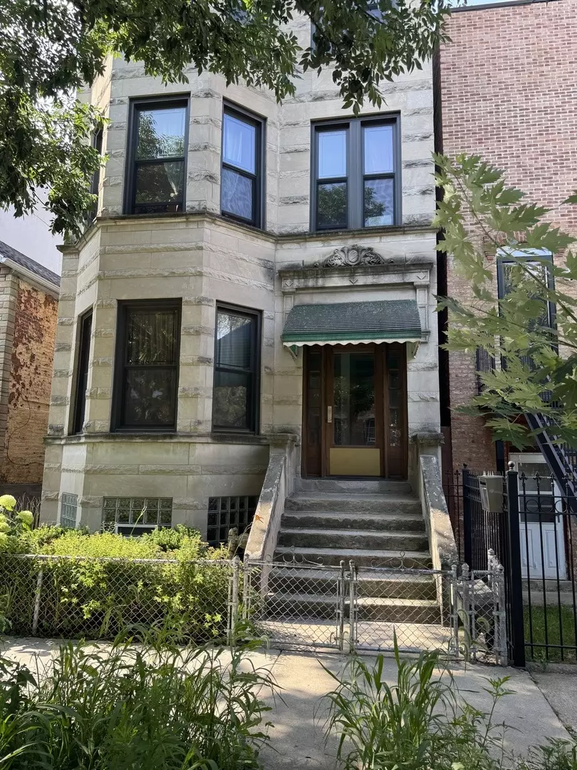 Chicago, IL 60622,2435 W Thomas Street #3F