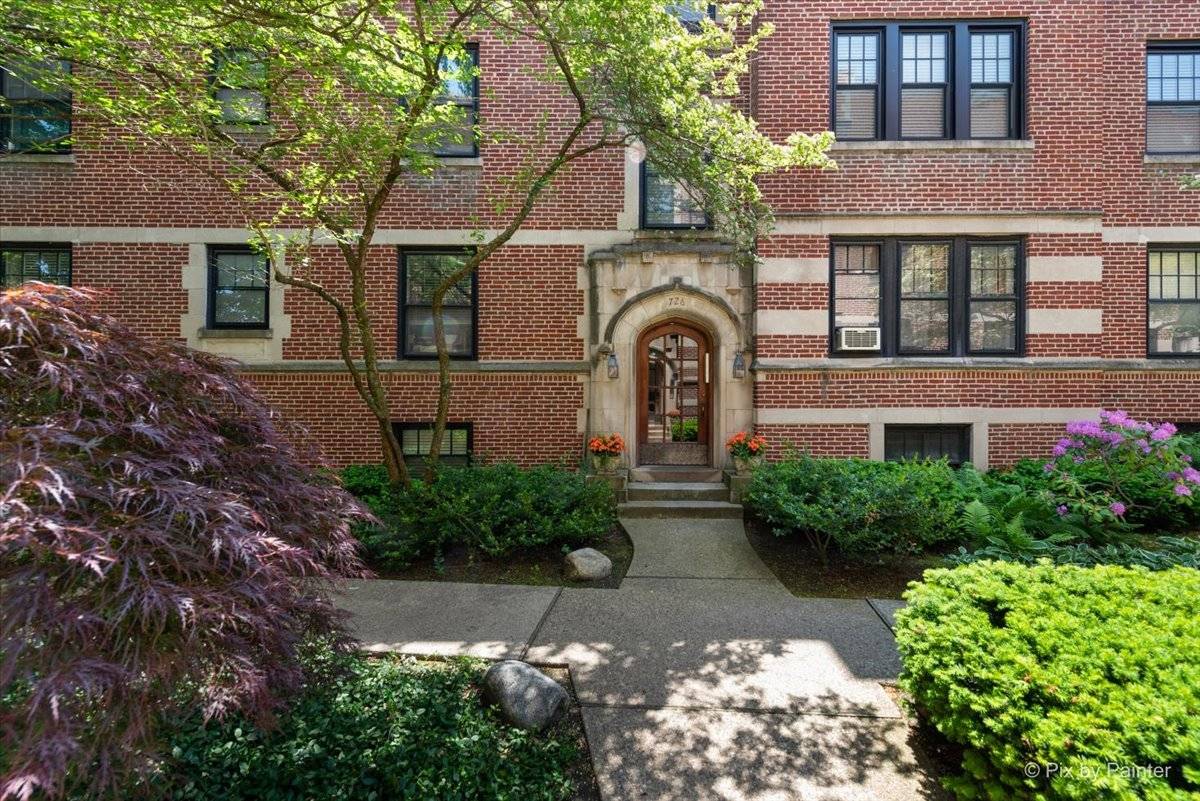 Evanston, IL 60202,726 Hinman Avenue #2W