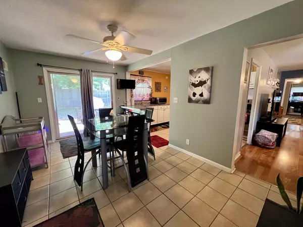 Champaign, IL 61821,302 Kelly Court
