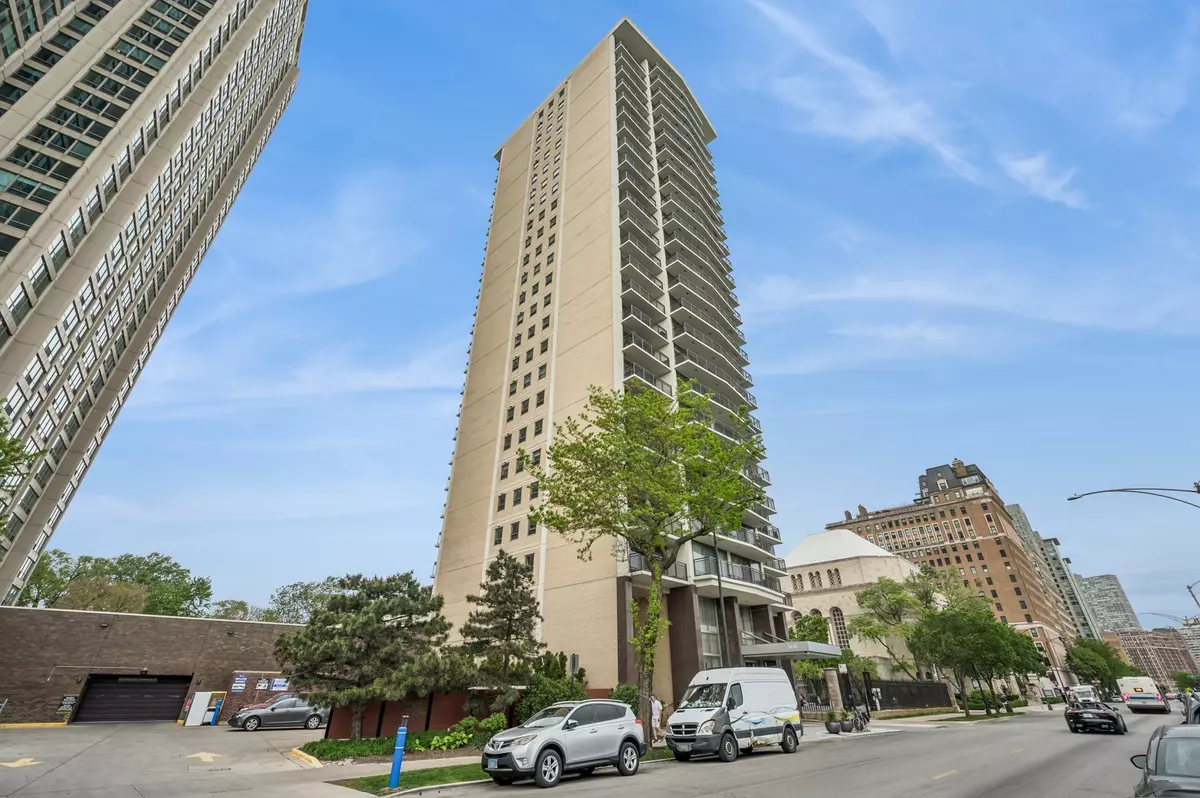Chicago, IL 60657,3470 N Lake Shore Drive #9BC