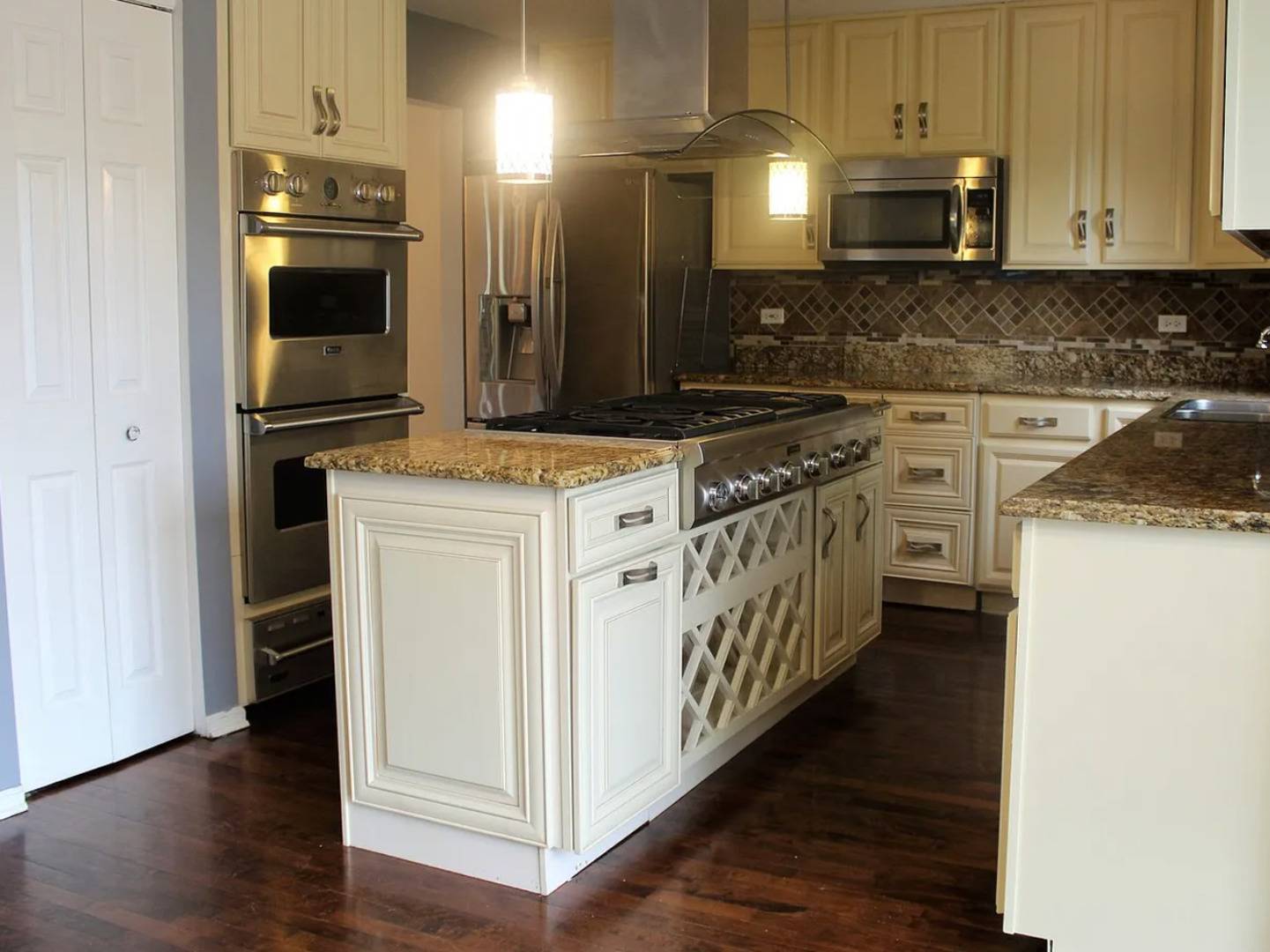 Naperville, IL 60564,2412 Woodlake Court