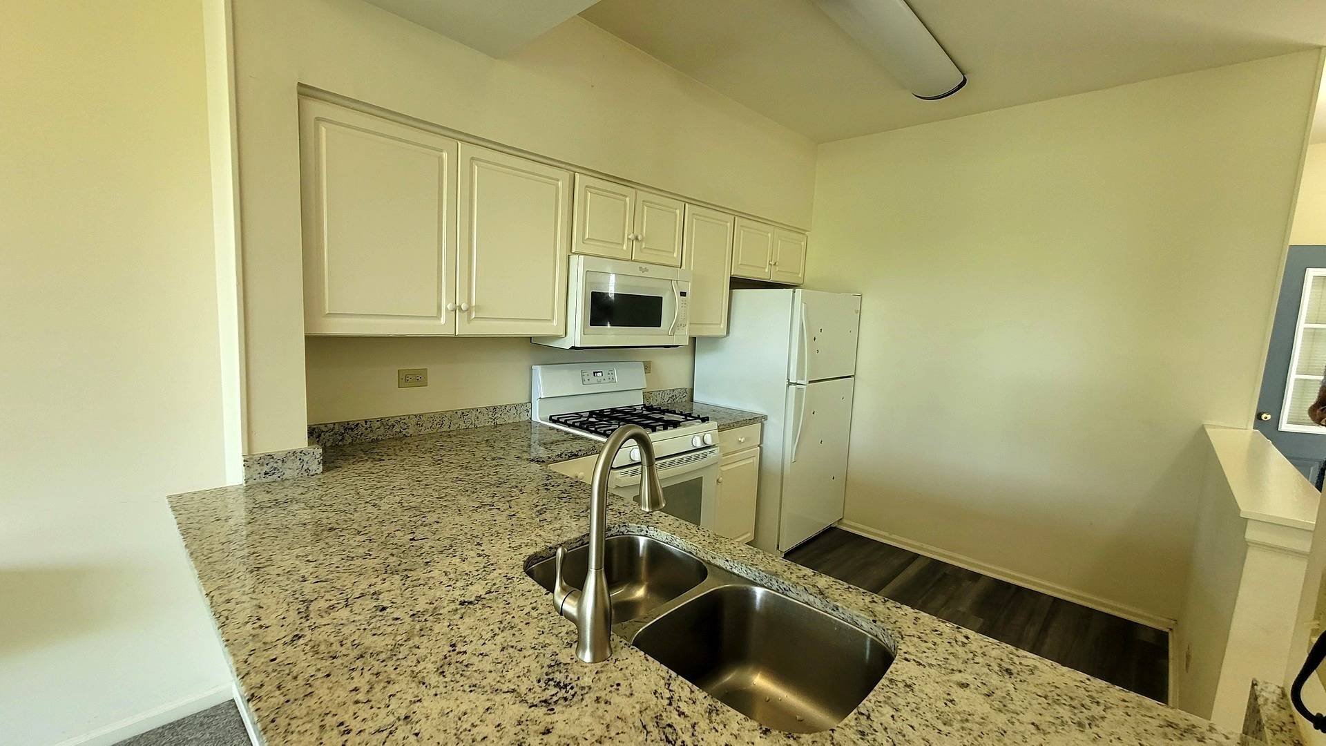 Gurnee, IL 60031,17885 W Salisbury Drive