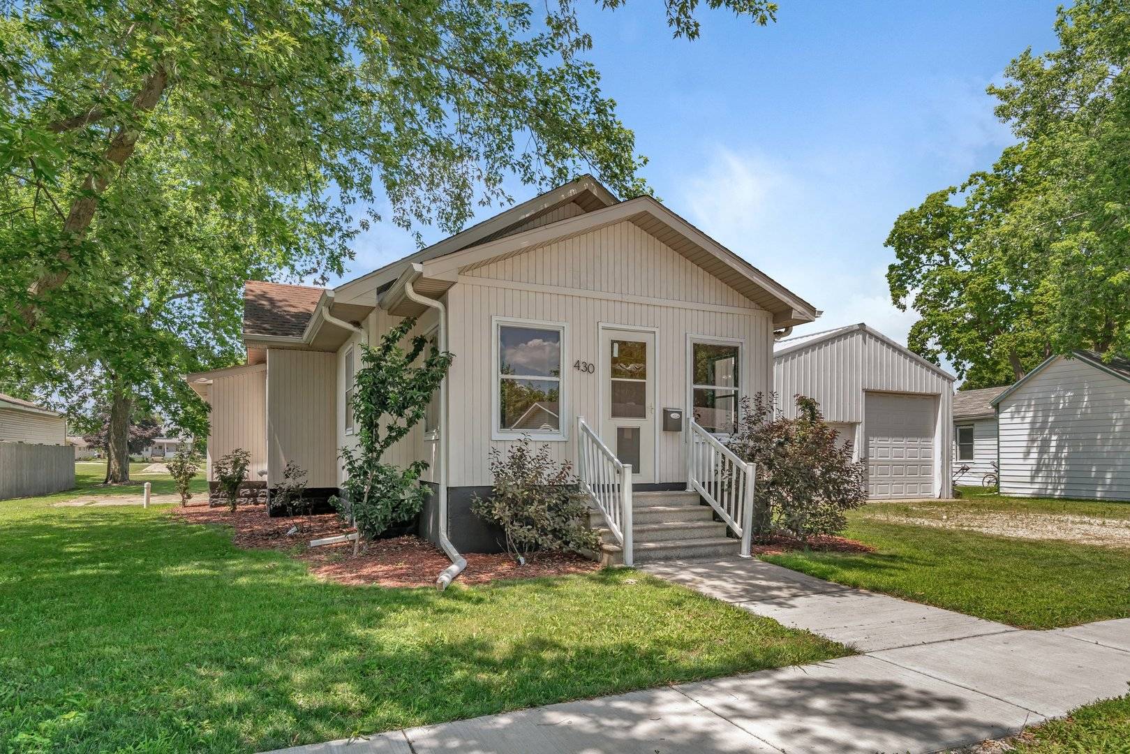 Coal City, IL 60416,430 S Kankakee Street