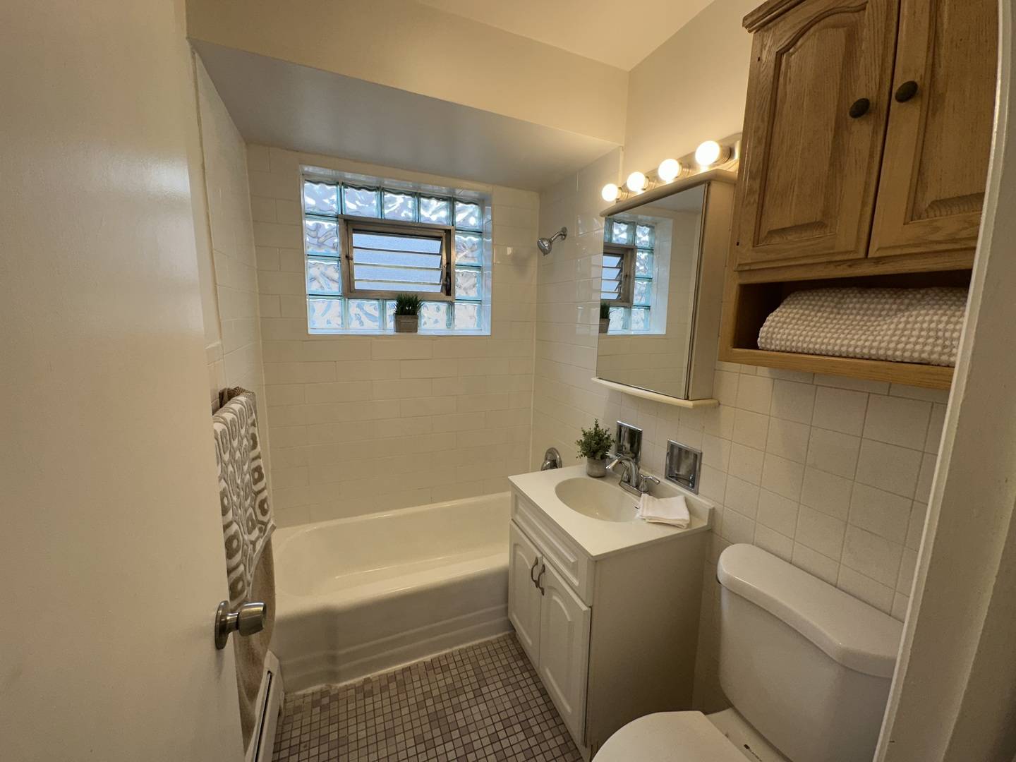 Chicago, IL 60631,7400 N Harlem Avenue #2E