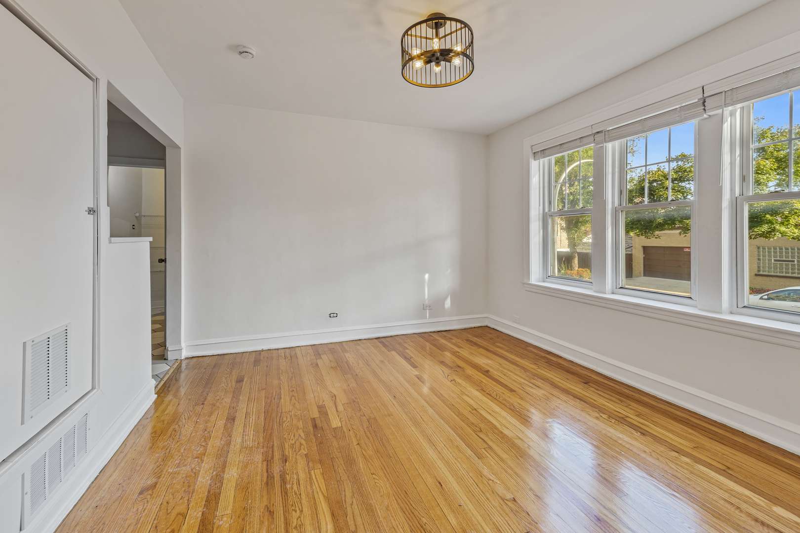 Chicago, IL 60618,3501 N Albany Avenue #3