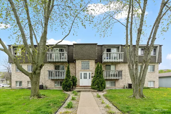 2301 Bicentennial Avenue #5, Crest Hill, IL 60403