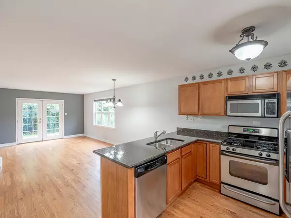 Lake Bluff, IL 60044,525 W Washington Avenue #9