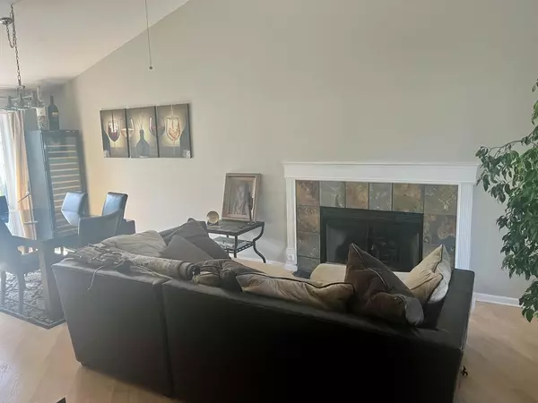 Grayslake, IL 60030,33762 N Oak Street