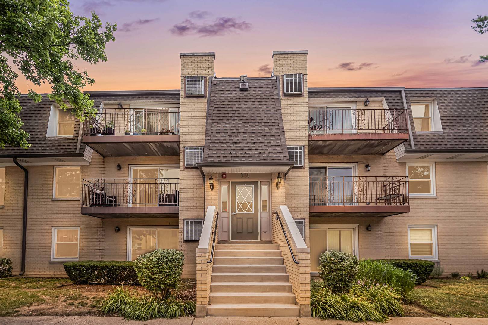 Mount Prospect, IL 60056,814 N River Road #1D