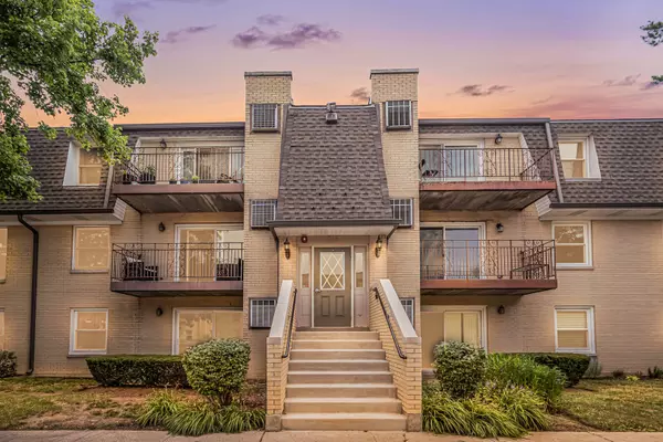 Mount Prospect, IL 60056,814 N River Road #1D