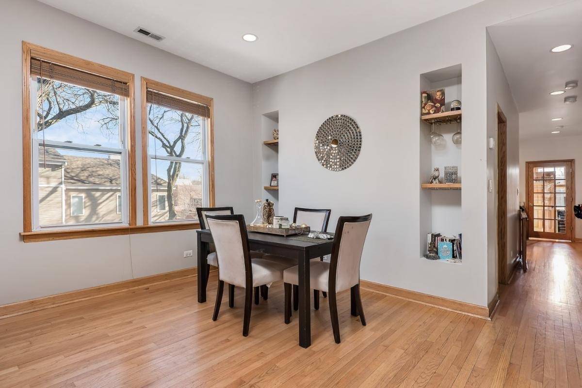 Chicago, IL 60657,1901 W Fletcher Street #2