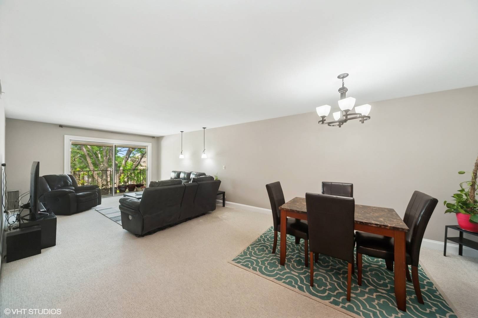 Schaumburg, IL 60173,522 E Algonquin Road #309A