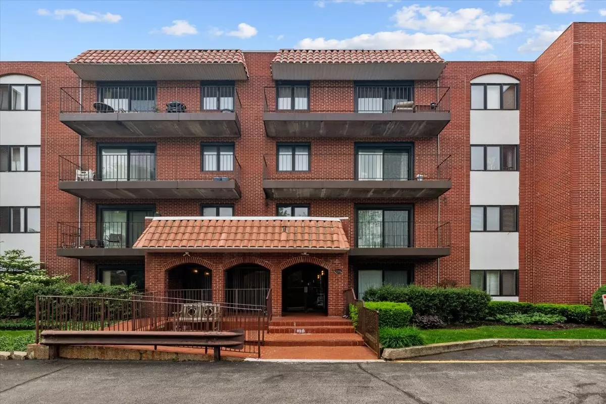 Highland Park, IL 60035,2086 Saint Johns Avenue #306