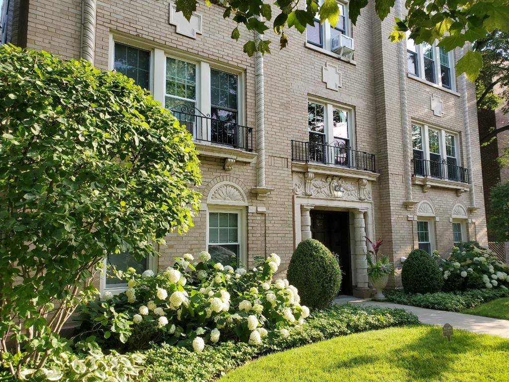 900 Washington Street #1, Evanston, IL 60202