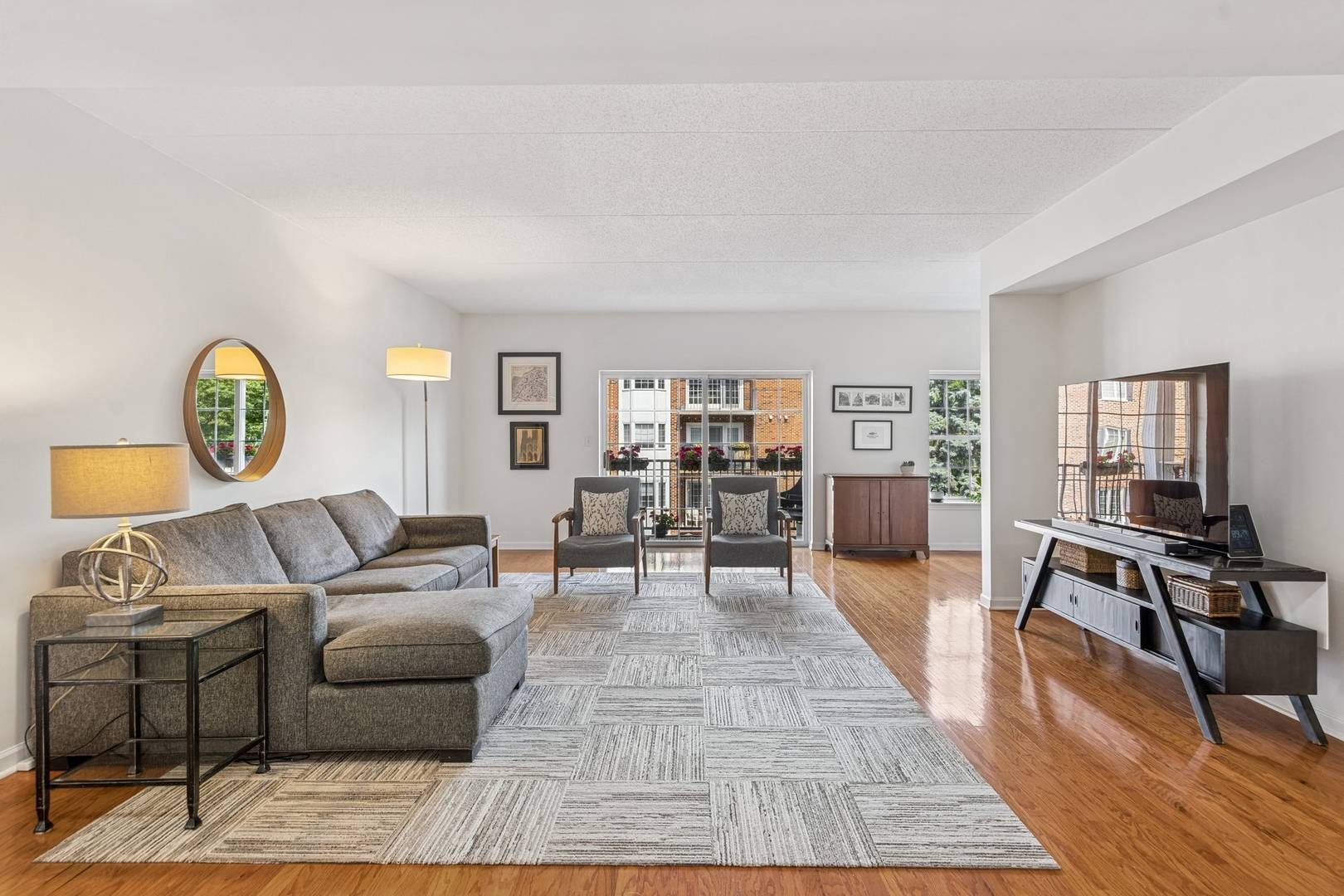 Clarendon Hills, IL 60514,400 Mcdaniels Circle #303