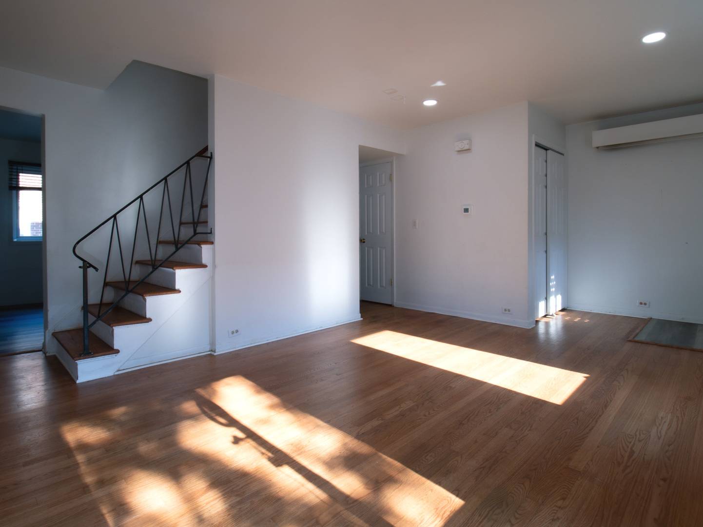 Villa Park, IL 60181,905 W North Avenue #A
