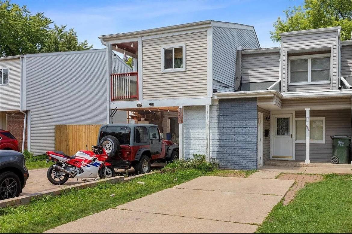 2049 Berkshire Circle #D, Carpentersville, IL 60110