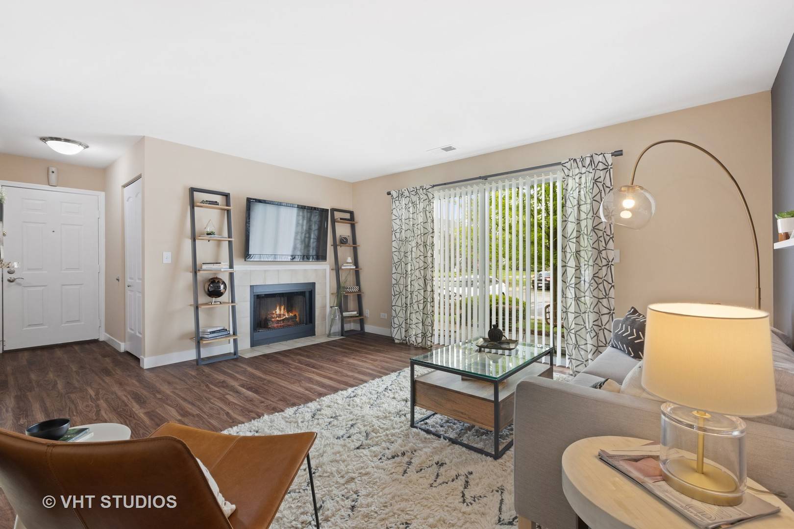 Wheaton, IL 60189,77 Kensington Circle #102