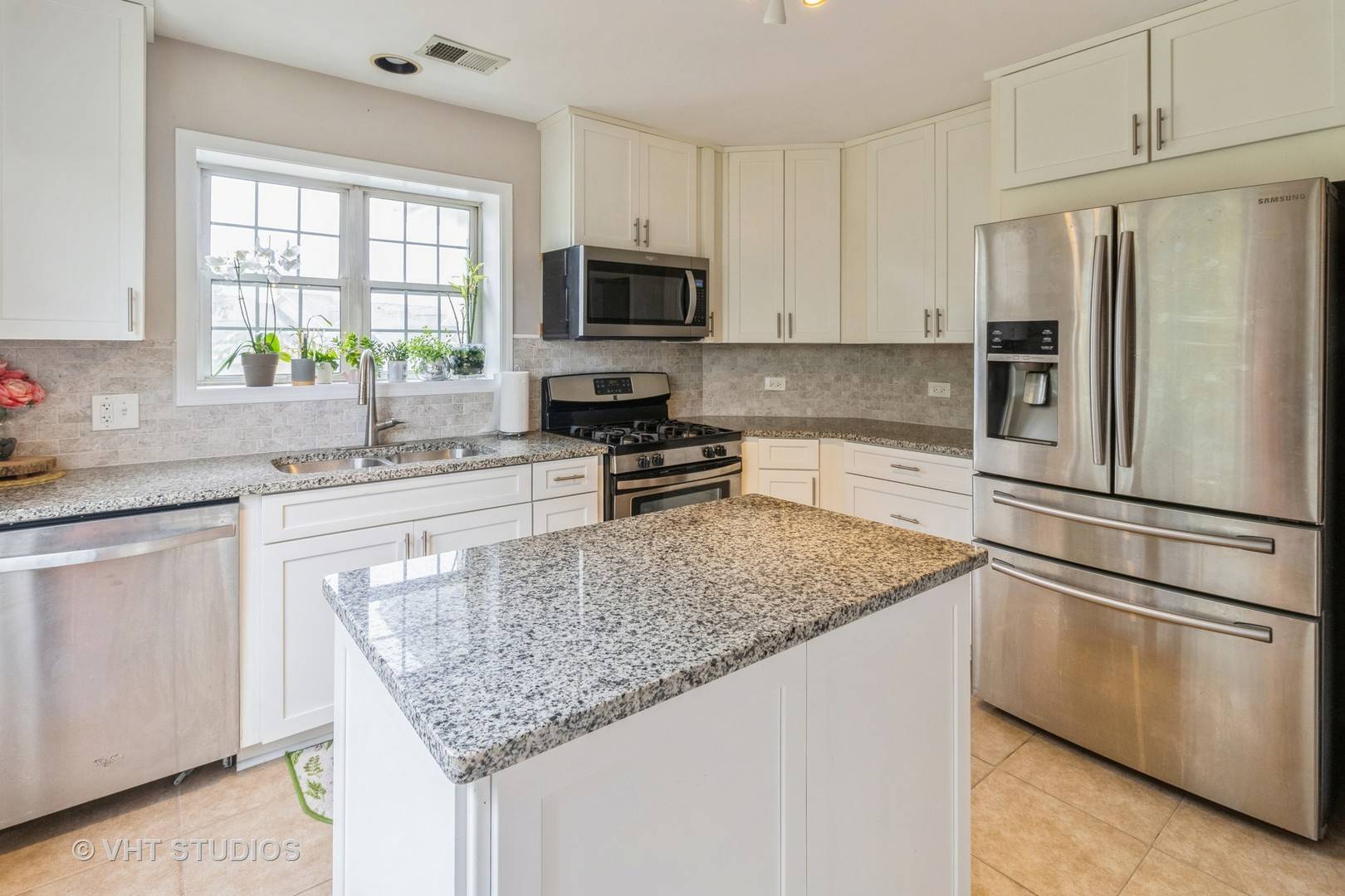 Schaumburg, IL 60193,200 Chesterfield Court #D
