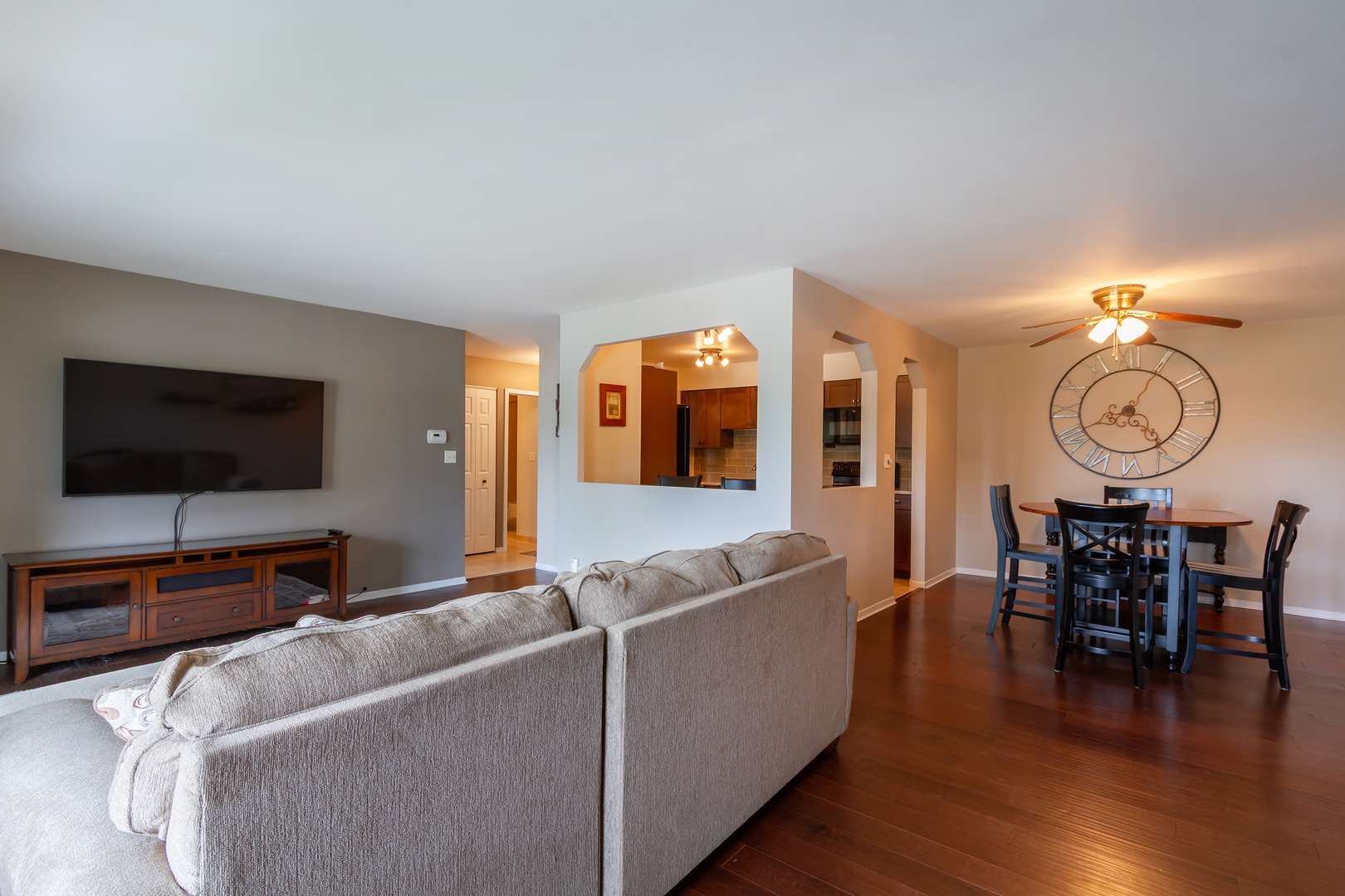 Arlington Heights, IL 60005,1505 E Central Road #211B