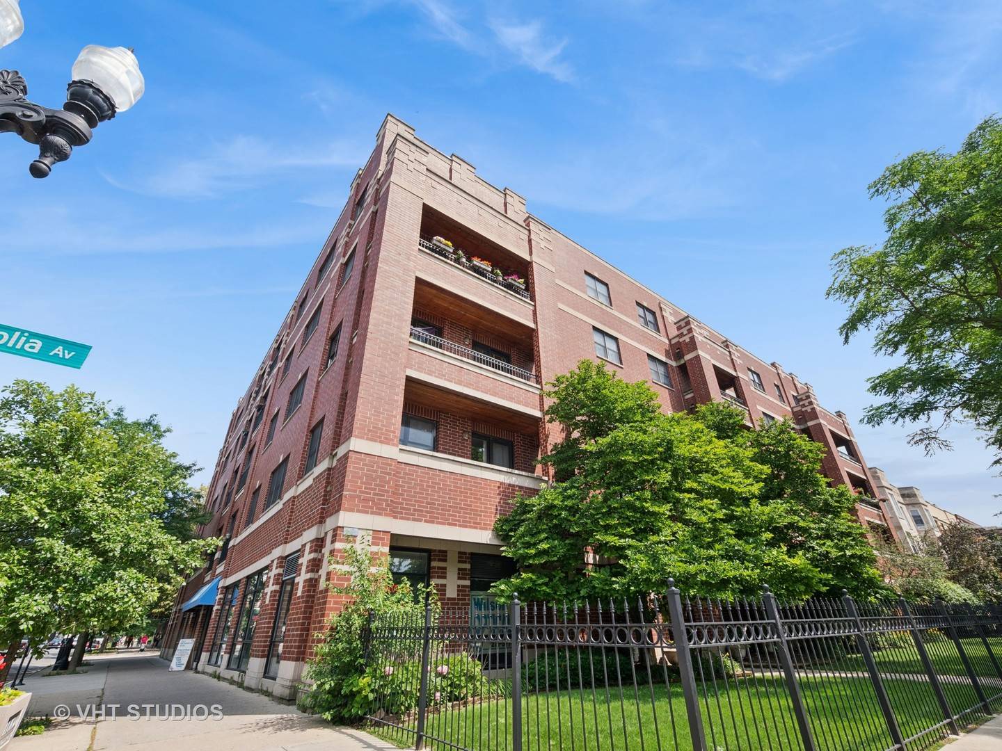 Chicago, IL 60640,4553 N Magnolia Avenue #205