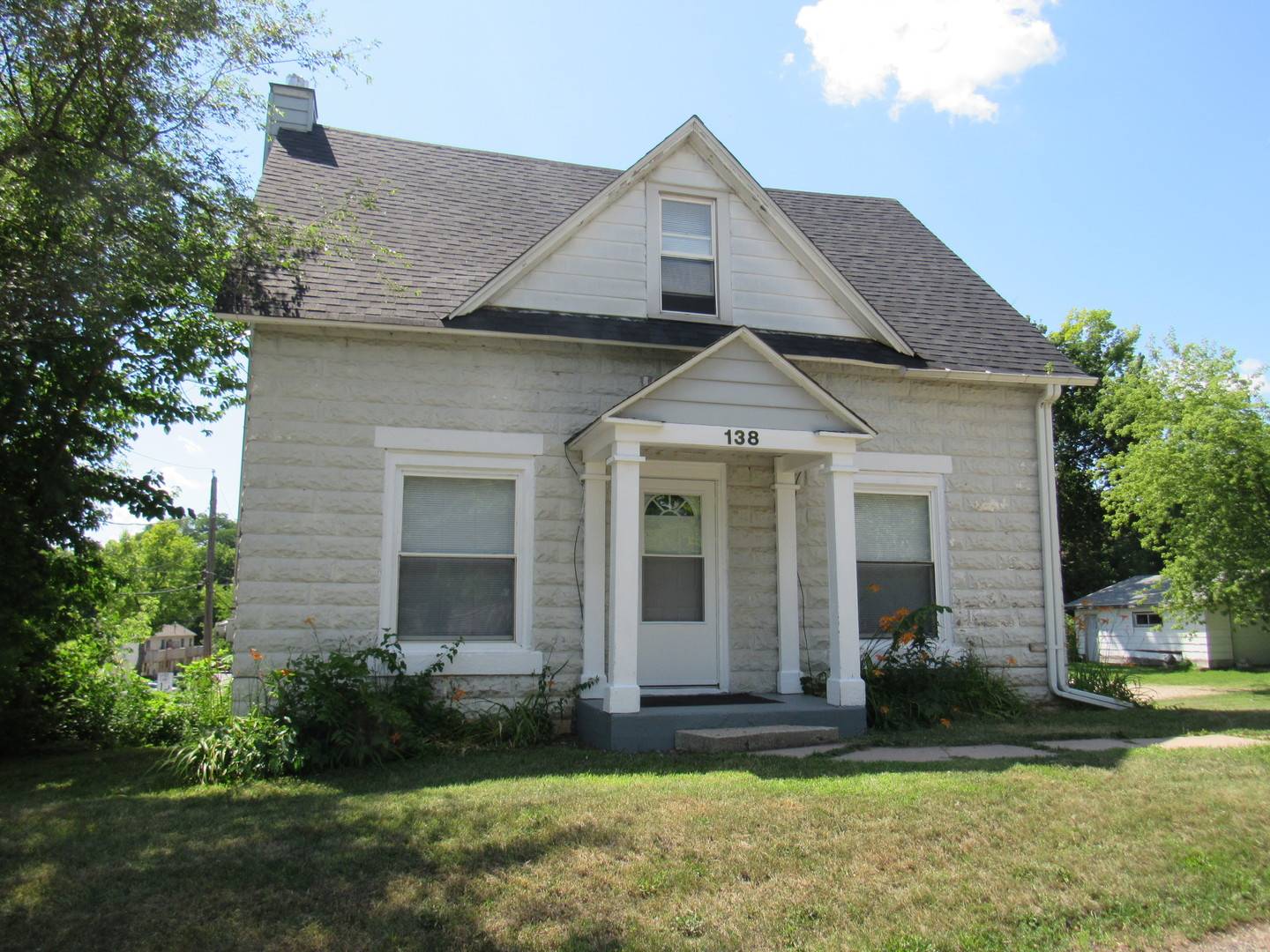 138 Cora Avenue, Fox Lake, IL 60020