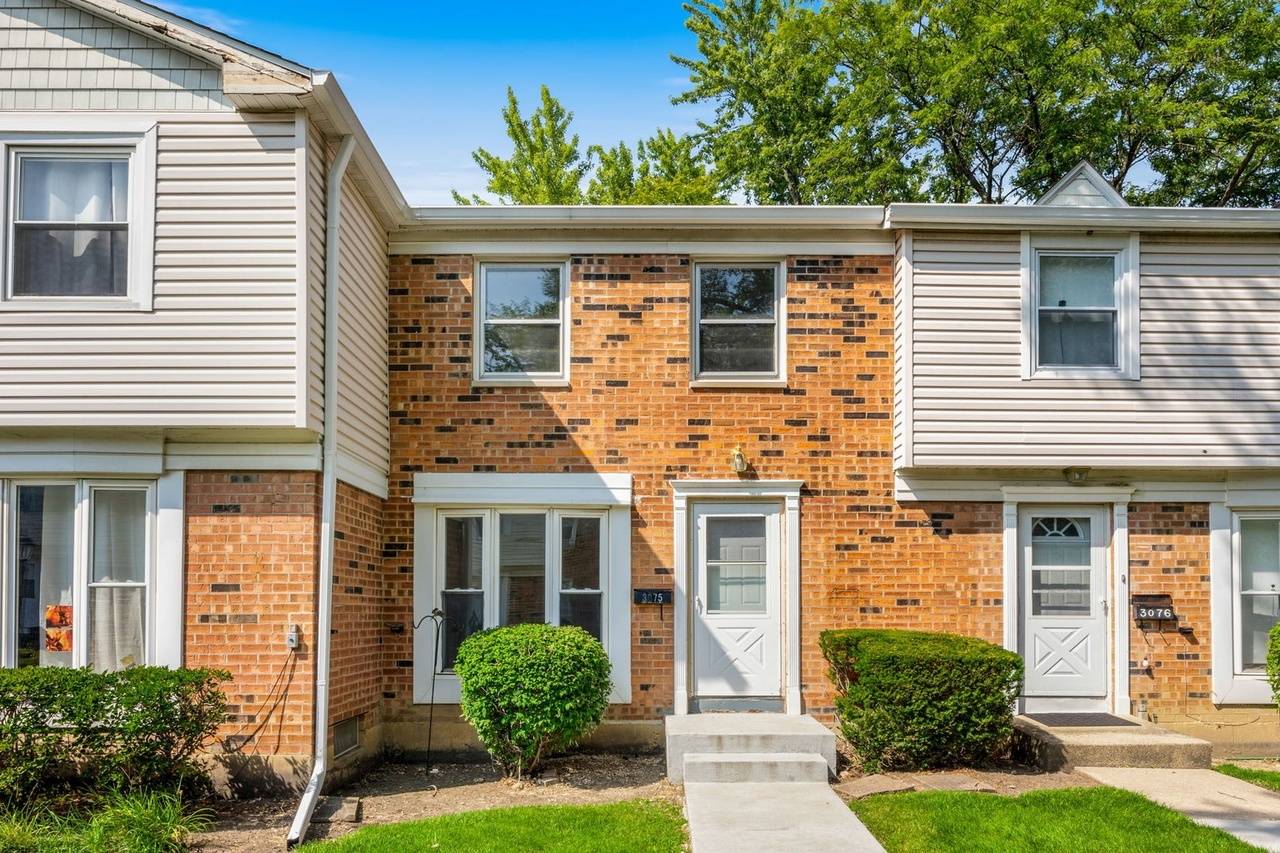 3075 Kingston Court, Streamwood, IL 60107