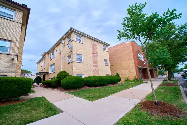 Chicago, IL 60630,4444 N Central Avenue #2W